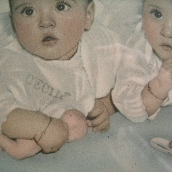 vintage Dionne quintuplets in a frame with glass. - Picture 2 of 6